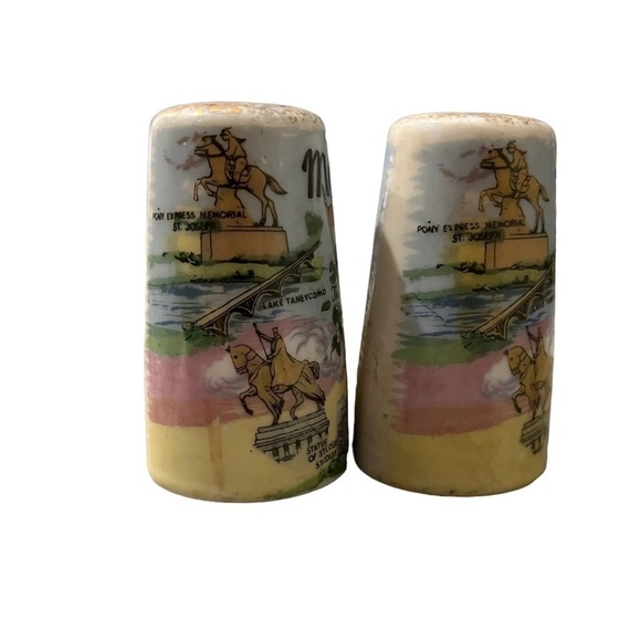Vintage Missouri Landmark Salt and Pepper Shakers - Picture 2 of 5
